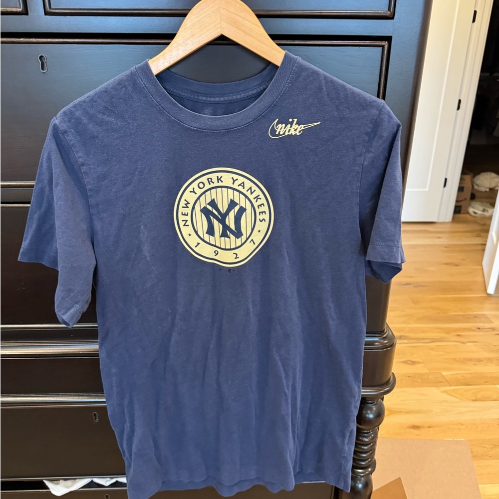 Nike Yankees shirt size small men's